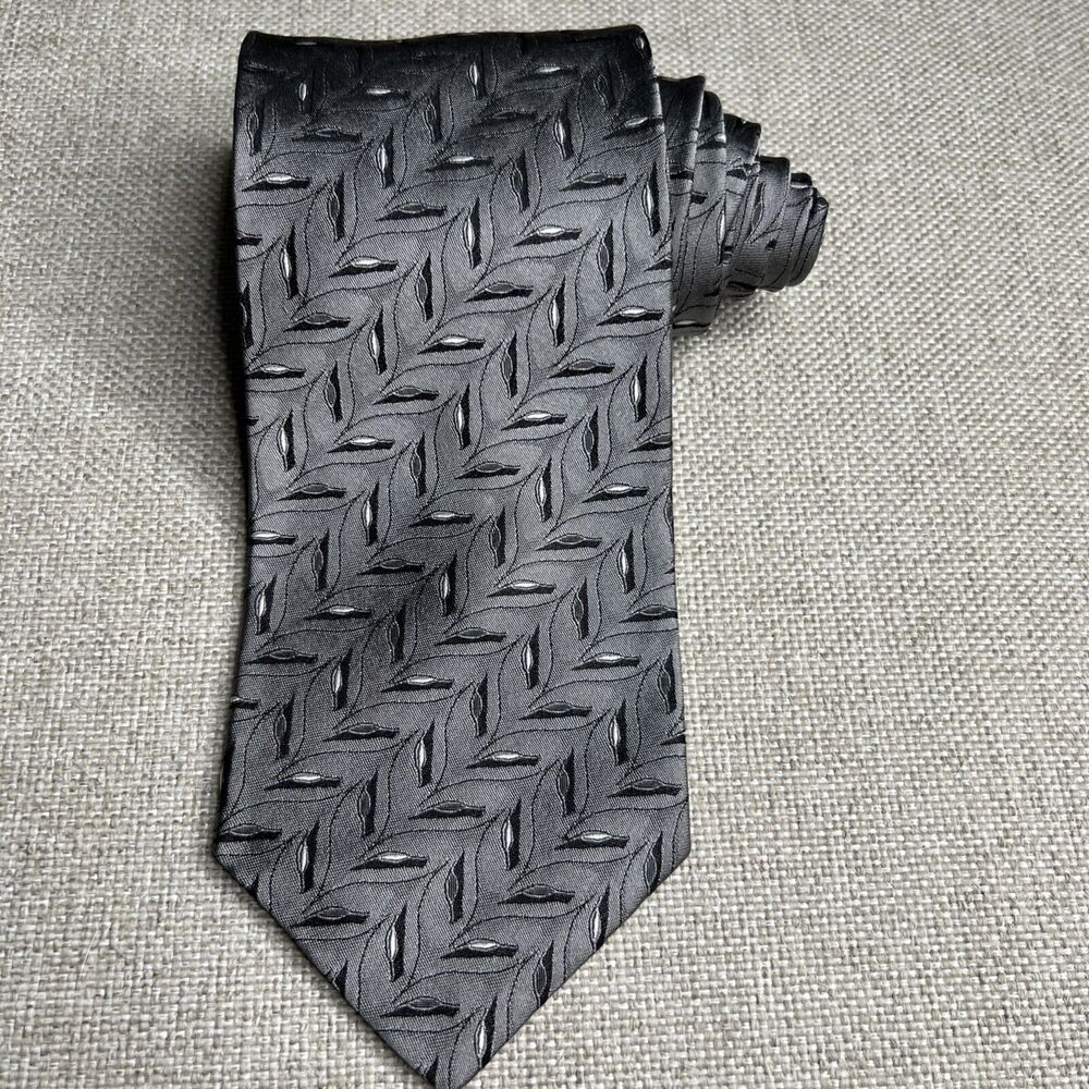 Enrico Venturi 100% Silk Necktie Tie Made in Italy Grey Black Herringbone 56"